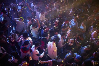 (VIDEO) Plesni podijum se pretvorio u BORILAČKI RING: Makljaža u kultnom noćnom klubu u Splitu, društvenim mrežama kruže snimci tuče, a reagovala je i policija