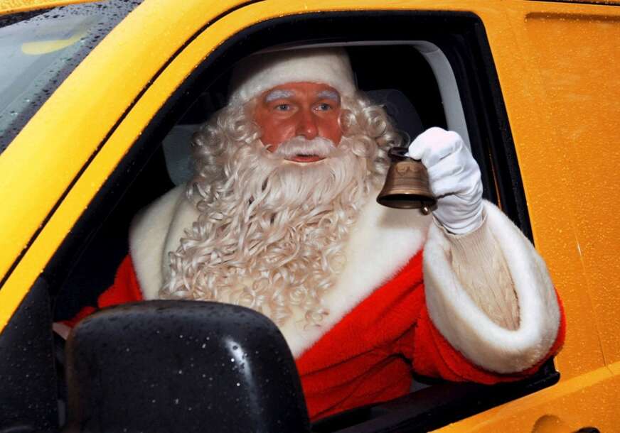 Nekome noćas nisu stigli pokloni: Pijani Djed Mraz zabio se autom u kuću