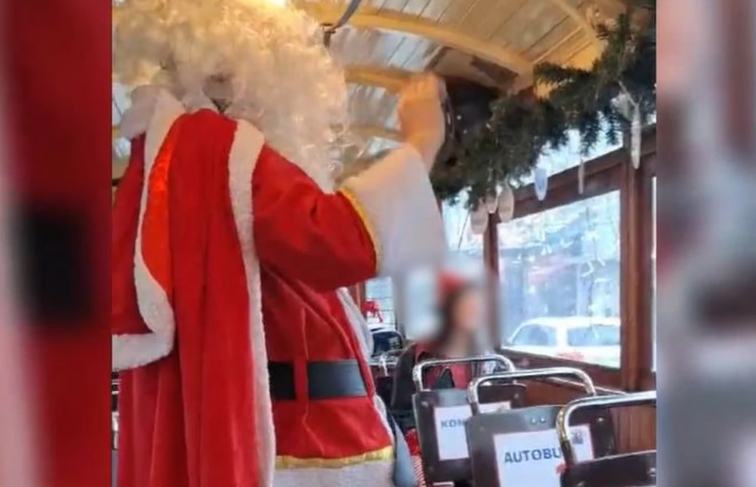 Djeda Mraz pjevao ustaške pjesme u autobusu