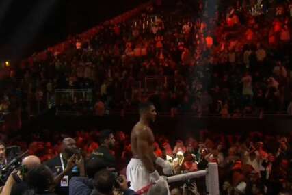 (VIDEO) SPEKTAKL U RIJADU Džošua se vratio u ring i natjerao Valina da se povuče