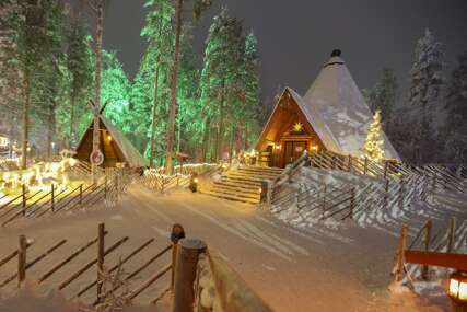 (FOTO) ČAROLIJA OGRNUTA SNIJEGOM Bajkoviti finski grad Rovaniemi, snježni dom Djeda Mraza
