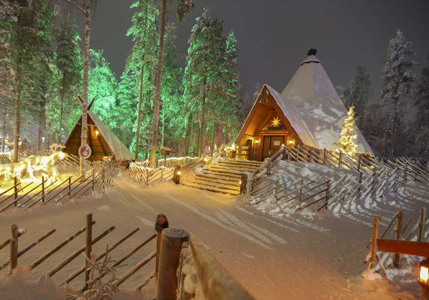 (FOTO) ČAROLIJA OGRNUTA SNIJEGOM Bajkoviti finski grad Rovaniemi, snježni dom Djeda Mraza