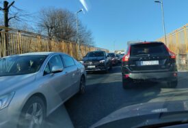 Vozači, budite strpljivi: Pojačan saobraćaj na graničnim prelazima Gradina i Gradiška