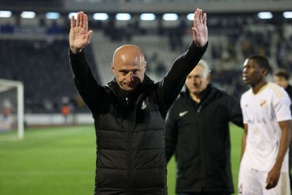 (FOTO) "To je veoma hrabro" Trener Partizana ističe da je Crvena zvezda favorit u vječitom derbiju