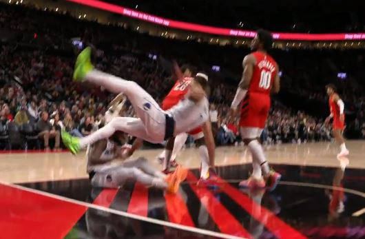 (VIDEO) JEZIVO Irving doživio užasnu povredu na  NBA meču