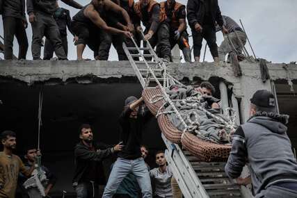"Spasavaju zarobljene ispod ruševina" Najmanje 12 ljudi ubijeno u izraelskom napadu blizu bolnice Al Šifa u Gazi"