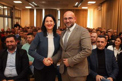 (FOTO) „Odlučni da se izborimo sa režimom“ Mario Tomić izabran za predsjednika Gradskog odbora NF Bijeljina