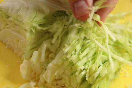 Da li se u kupus salatu stavlja prvo sirće ili ulje? Pogrešan redoslijed može sve da uništi