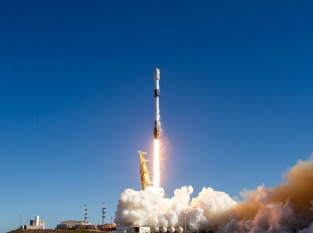 (VIDEO) Treća sreća: Najmoćnija raketa na svijetu LANSIRANA U SVEMIR nakon 2 propala pokušaja