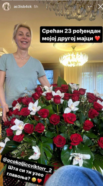 LIdija Ocokoljić sa cvijećem za rođendan