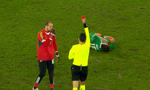 (VIDEO) NEPROMIŠLJEN POTEZ Milan Borjan dobio direktan crveni karton nakon oštrog starta