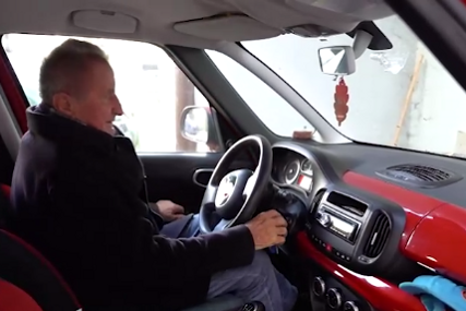 (VIDEO) Miloš u 94. godini vozi automobil: Već 70 godina je za volanom, a vozačka dozvola mu nikada nije oduzeta   