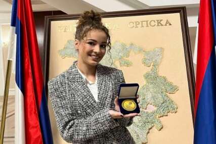 (FOTO) "Prelijepo je kada učestvujete u nekoj humanoj misiji" Mlada Nikolina iz Banjaluke izabrana za VOLONTERA GODINE u Srpskoj