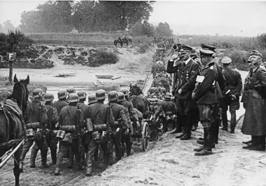 parada njemačkih trupa u Poljskoj za Hitlera