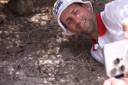 (VIDEO) UŽIVA U PRIRODI Novak opalio selfi sa  neobičnom životinjom
