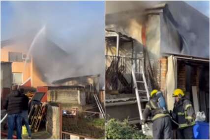 (VIDEO) Požar zahvatio porodičnu kuću: Nekoliko vatrogasnih ekipa na terenu, u gašenju pomažu i komšije