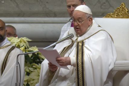  (VIDEO) "Naša srca su u Vitlejemu" Papa Franja na Božićnoj misi pozvao na mir
