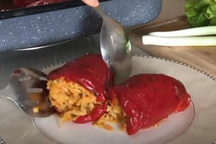(VIDEO) Idealno jelo za hladne dane: Recept za posne punjene paprike koji vraća u djetinjstvo popraviće vam dan