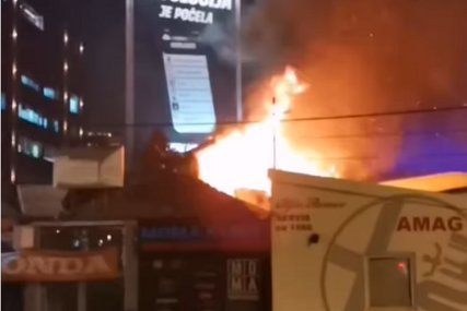 (VIDEO, FOTO) Izbio veliki požar: Gori auto servis, vatra se proširila i na zgradu