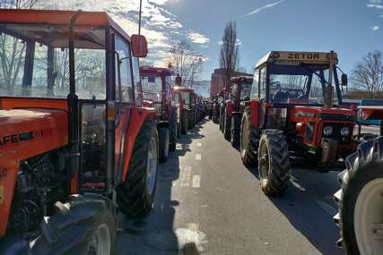 (VIDEO, FOTO) Traktori na ulicama Banjaluke: Protest poljoprivrednika zbog neisplaćenih subvencija