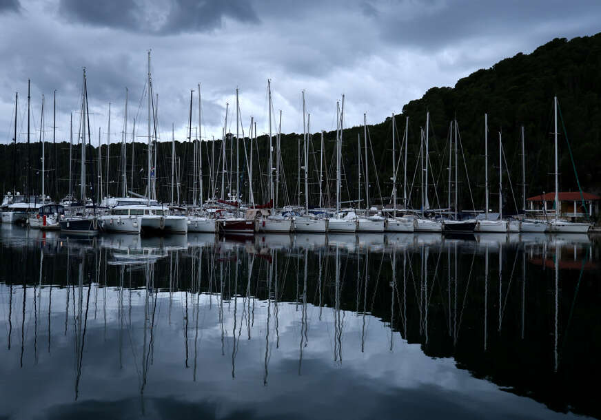 SKRADIN , GRADIĆ NA UŠĆU KRKE U JADRANSKO MORE
