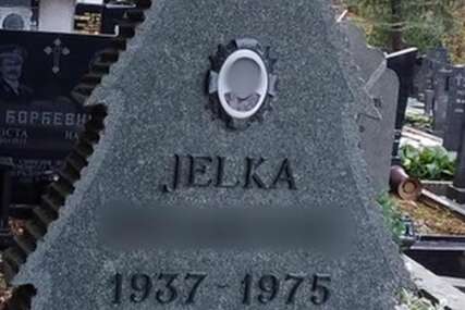 (FOTO) Simboliše njeno ime i to nije sve: Pokojna Jelka ima jedan od NAJORIGINALNIJIH SPOMENIKA koji ćete ikad vidjeti na grobljima