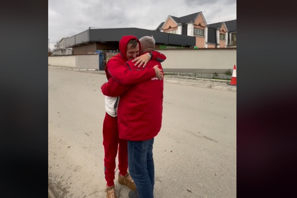 (VIDEO) “Srce mi se steglo” Sin poslije 7 godina prvi put došao iz Amerike u Srbiju, pa iznenadio oca