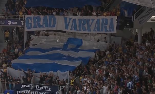 (VIDEO) Obezbjeđenje spriječilo veći haos: Pojavio se snimak zalijetanja navijača Budućnosti na svoje košarkaše u Morači