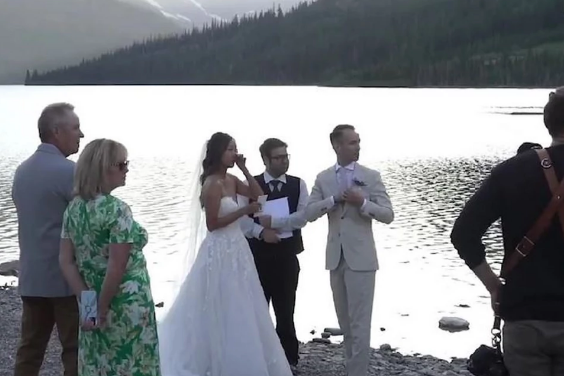 (VIDEO) Ovo niko ne želi da vidi na svoj savršen dan: Mladenci taman htjeli da izgovore zavjete kada su se začuli urlici sa jezera, vjenčanje prekinula jeziva scena