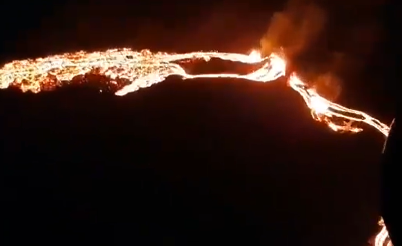 (VIDEO, FOTO) Nova erupcija na Islandu: Nakon niza zemljotresa, vulkan kod Grindavika izbacuje lavu