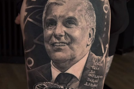 (VIDEO, FOTO) DOKAZ LJUBAVI PREMA KLUBU Navijač Partizana uradio fenomenalnu tetovažu sa likom Željka Obradovića