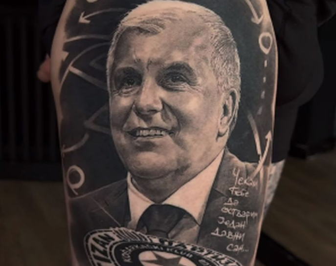 (VIDEO, FOTO) DOKAZ LJUBAVI PREMA KLUBU Navijač Partizana uradio fenomenalnu tetovažu sa likom Željka Obradovića