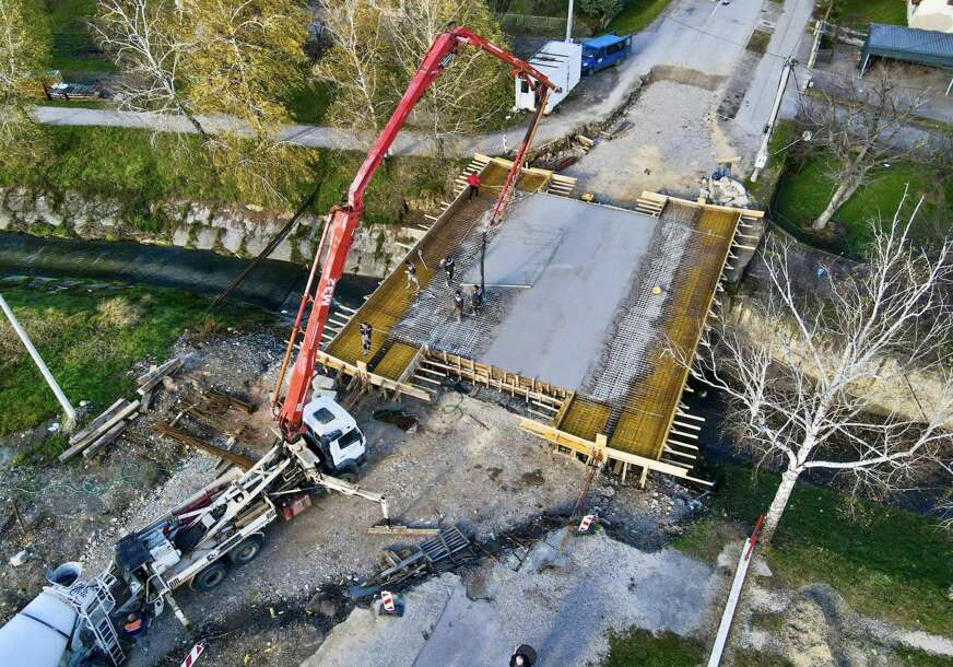 U toku izlijevanje betonske ploče: Izgradnja mosta u Dervišima pred završnom fazom