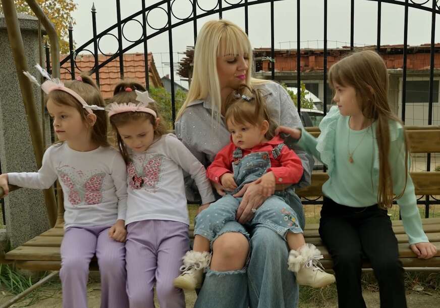 Tamara Janjić sa kćerkama