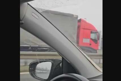 (VIDEO) "Neko će opet da pogine" Kamion vozi u kontra smjeru i to brzom trakom