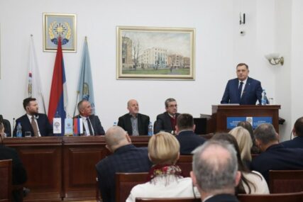 (VIDEO, FOTO) Poruke sa međunarodne konferencije u Banjaluci "Srpska može opstati u okvirima Dejtonskog sporazuma ili samostalno"