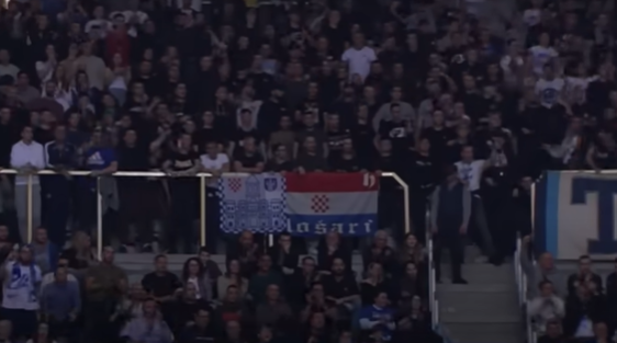 (VIDEO) SKANDAL U ZADRU Navijači protiv Partizana istakli simbole NDH