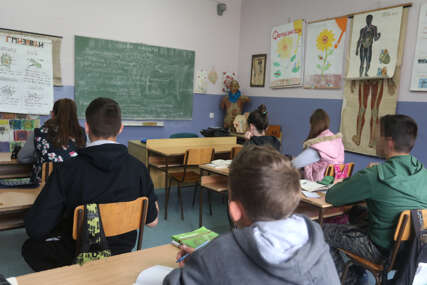 (FOTO) "Sigurno da će se djeca potruditi da što bolje urade testove" U ovoj godini biće sprovedena mala matura u svim osnovnim školama u Srpskoj