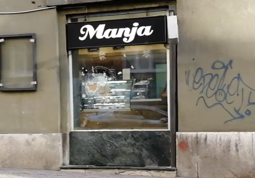 (VIDEO) Novi incident u Sarajevu: Razbijen izlog još jedne pekare "Manja"