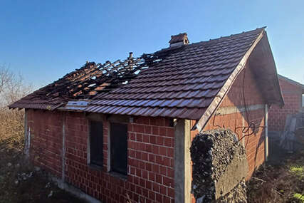 (FOTO) DVA PUTA PALJENA Podmetnut požar u kući srpske porodice kod Peći, lokalni Albanac bacio oko na imanje