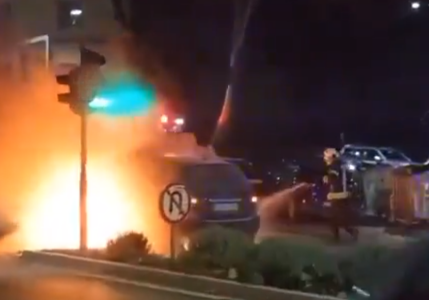 (VIDEO) Požar u Mostaru: Automobil izgorio u potpunosti