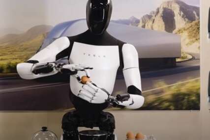 (VIDEO) Brži i spretniji od prehodnika: Ovo je novi humanoidni robot kompanije "Tesla"