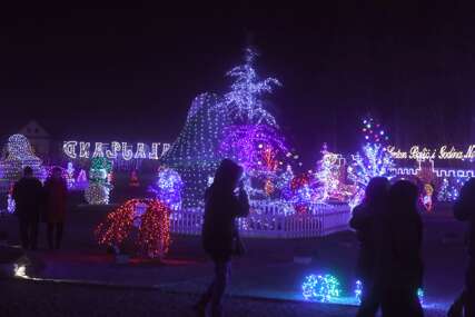 Božićna svjetla na imanju porodice Salaj