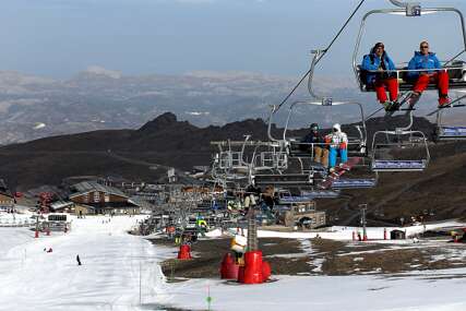 ZIMA, A 30 STEPENI Rekordna temperatura ugrozila skijašku sezonu
