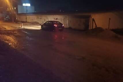 (VIDEO) Noć, kiša, blato, ogromni šahtovi: Vožnja Subotičkom ulicom večeras je noćna mora