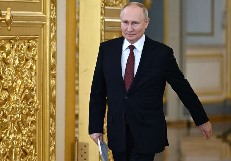 Vladimir Putin sa govorom u ruci