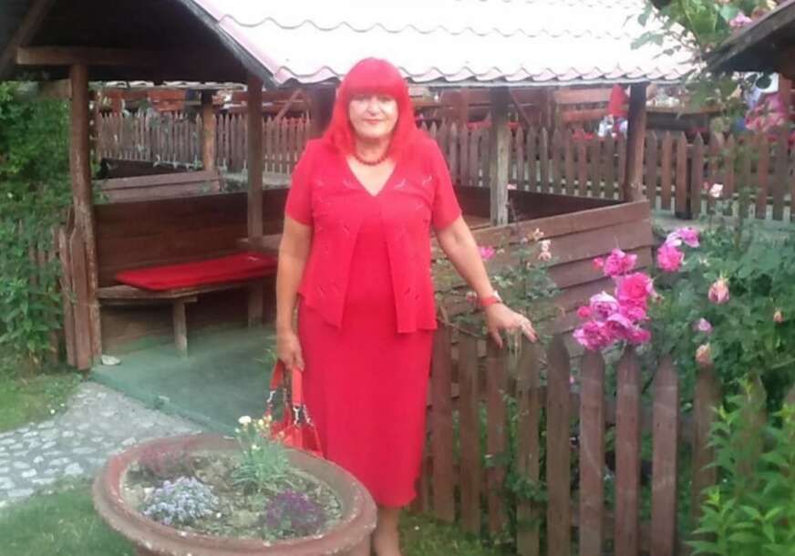 (FOTO) "Crveno sam nosila kad mi je mama umrla i sestra poginula" Zorica iz Tuzle je “ALERGIČNA NA DRUGE BOJE”, osmislila je čak i svoju sahranu u ovoj nijansi