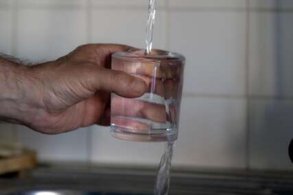 Popijte čašu tople vode na prazan želudac: Taj napitak u vašem tijelu učiniće pravi preporod