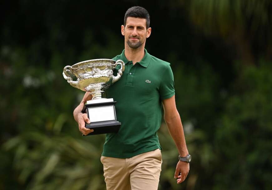 (FOTO) Ponovo će da piše istoriju: Nije samo trofej u igri, ovo su rekordi koje u Australiji lovi Novak Đoković