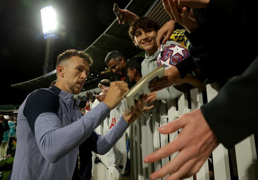 (VIDEO) SPEKTAKL NA POLJUDU Navijači Hajduka pozdravili Brekala i Perišića